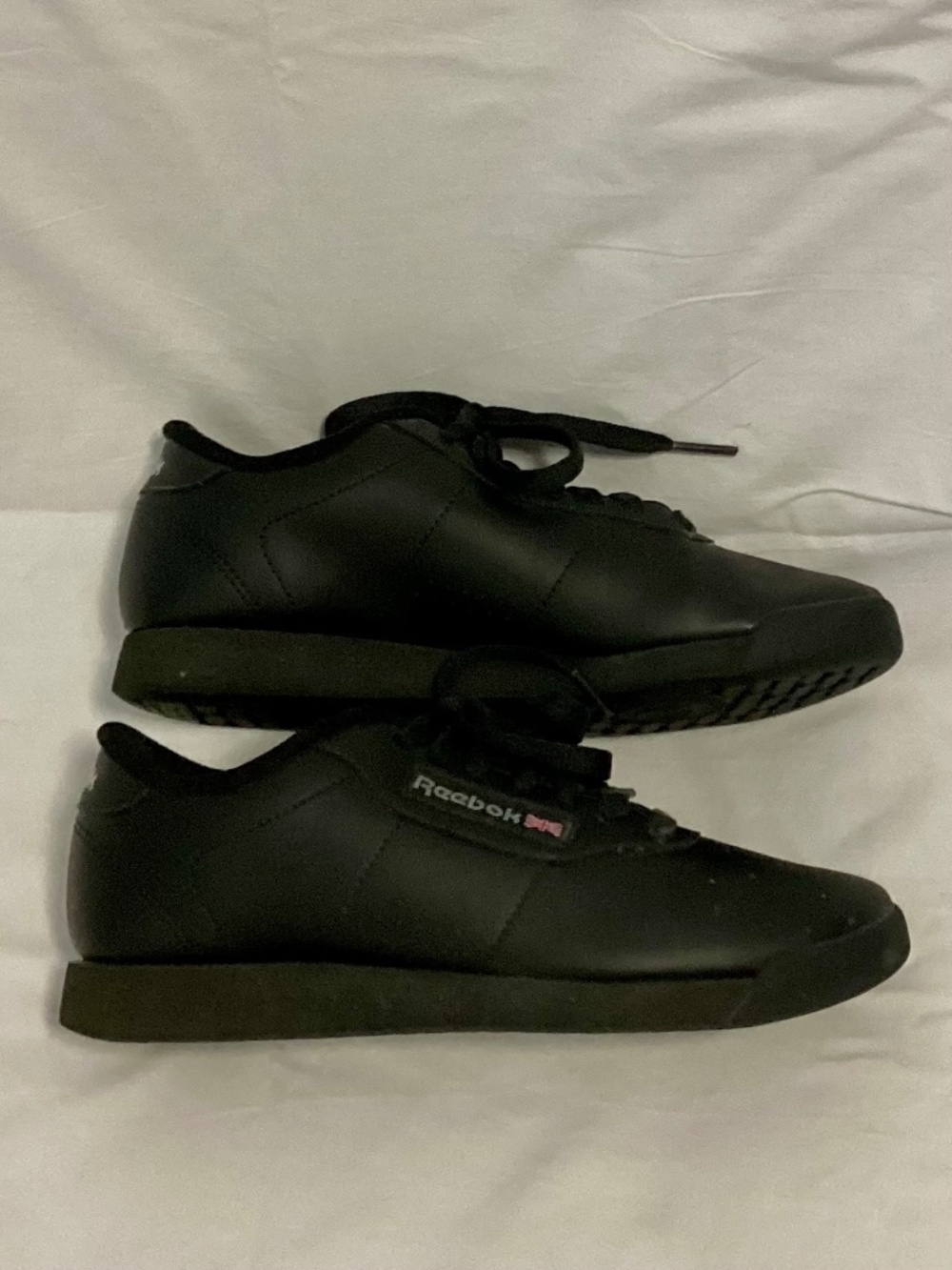 Women Reebok Sneaker - Picture 2 of 3